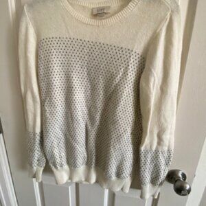 White sweater with grey hearts
